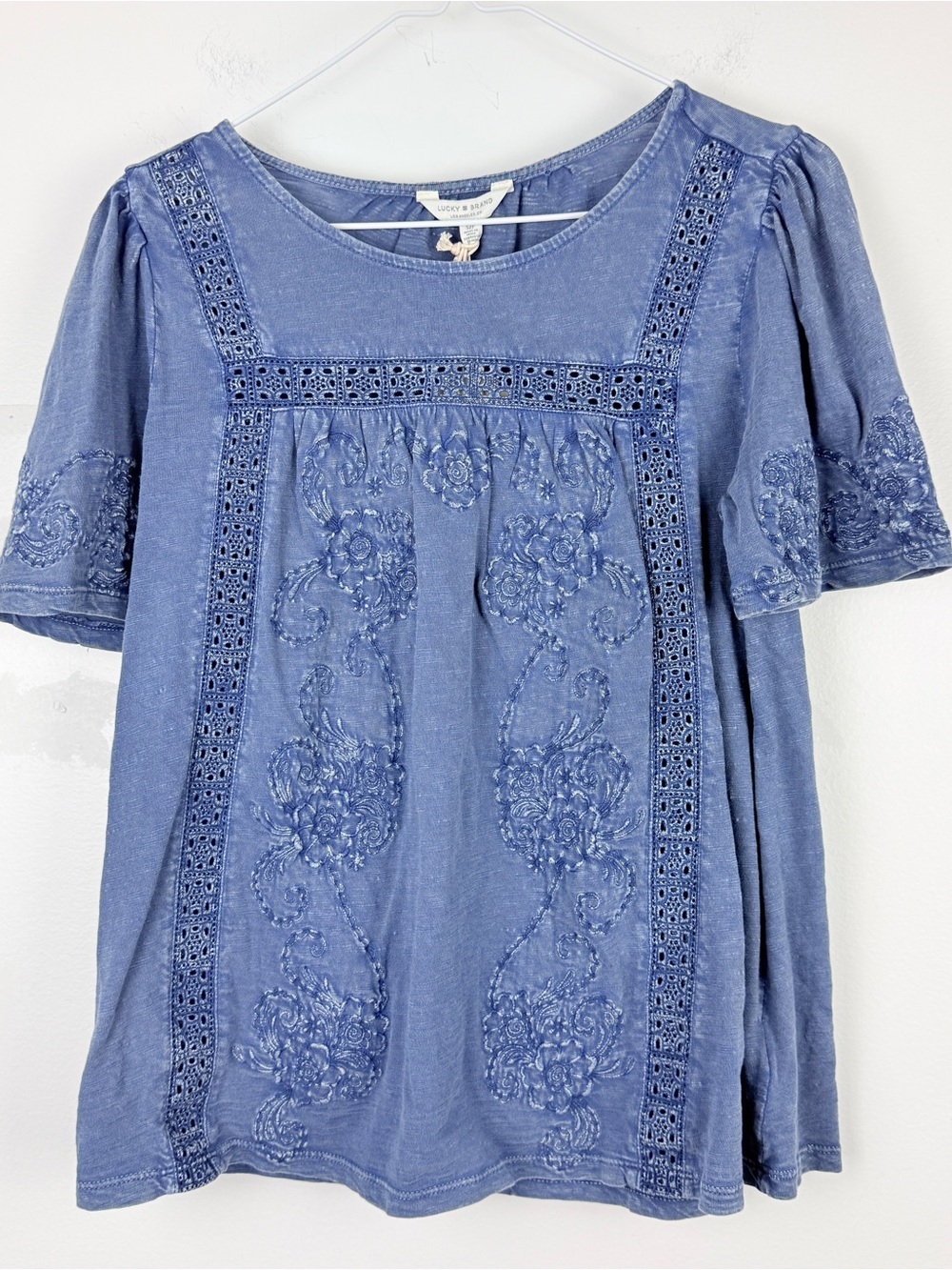 Lucky Brand Blue Embroidered Eyelet Cotton Boho Peasant Top feminine Coastal - Picture 1 of 8